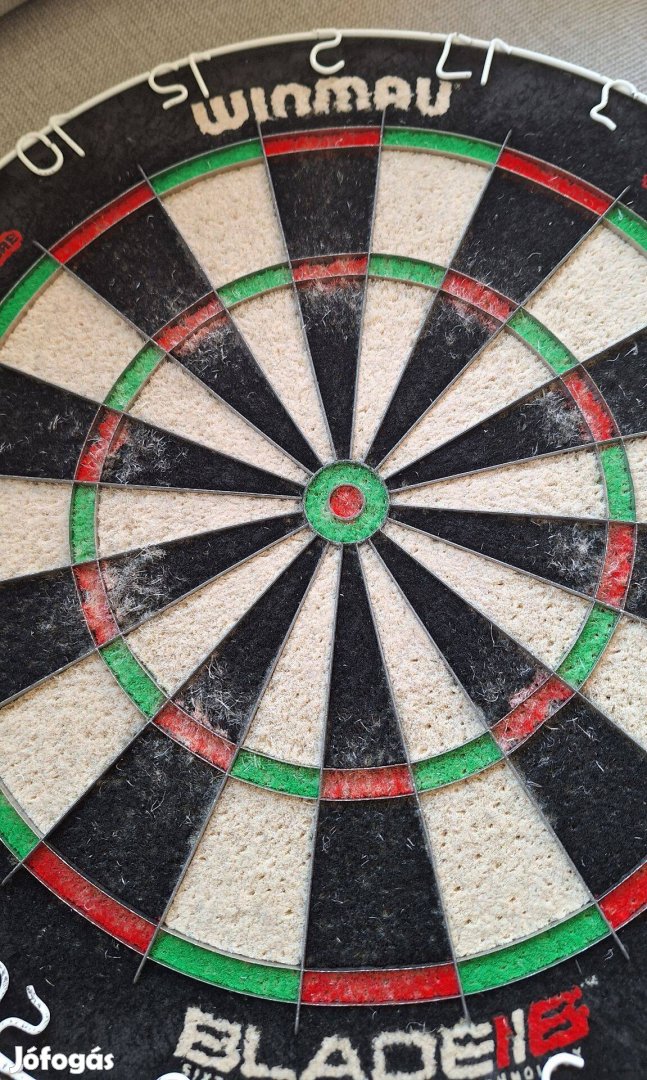 Használt Darts tábla, Winmau Blade 6, élezett dróttal, verseny minőség