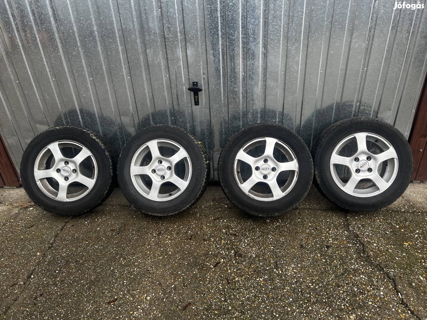 Használt R 14 Alufelni gumival