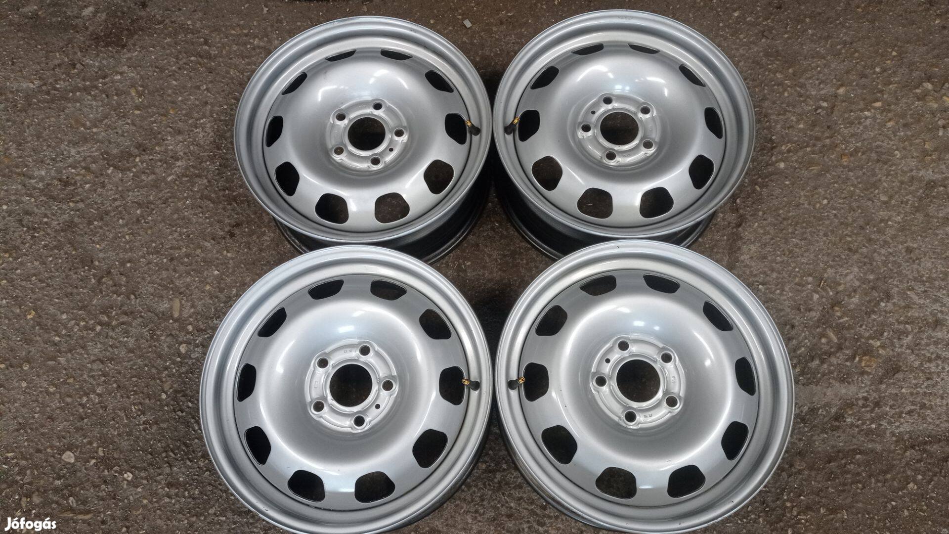 Használt Újszerű állapotú 16 colos 5x114,3 lyukosztású Dacia Duster