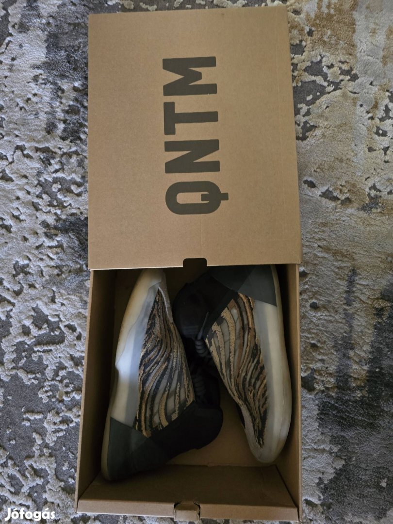 Használt Yeezy quantum cipő