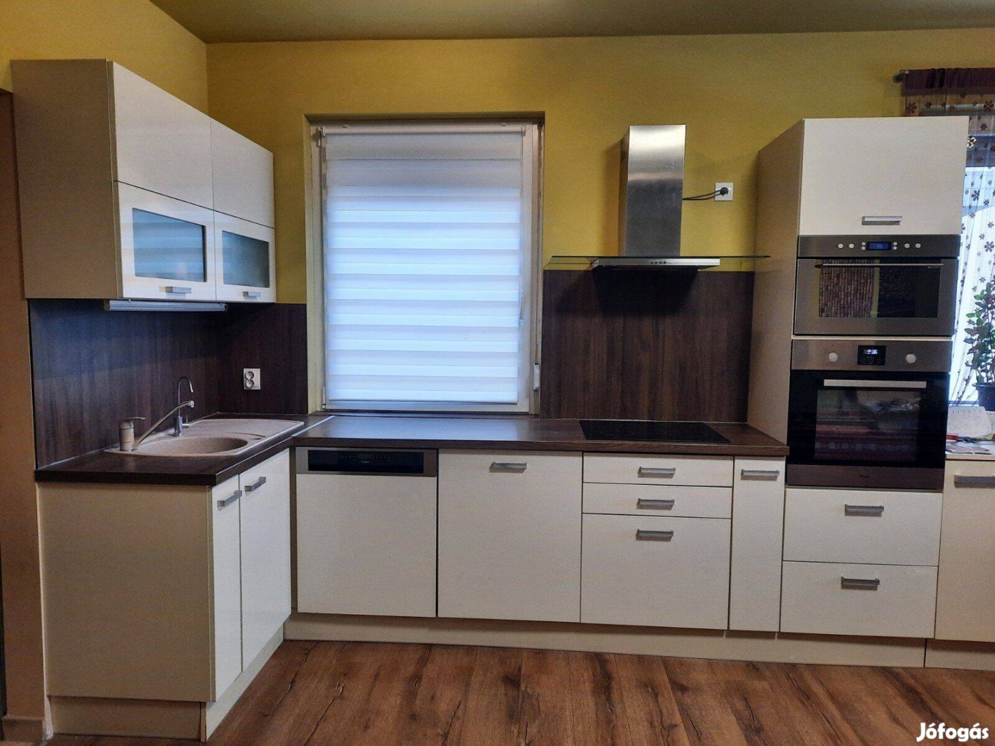 Használt, gépesített konyhabútor