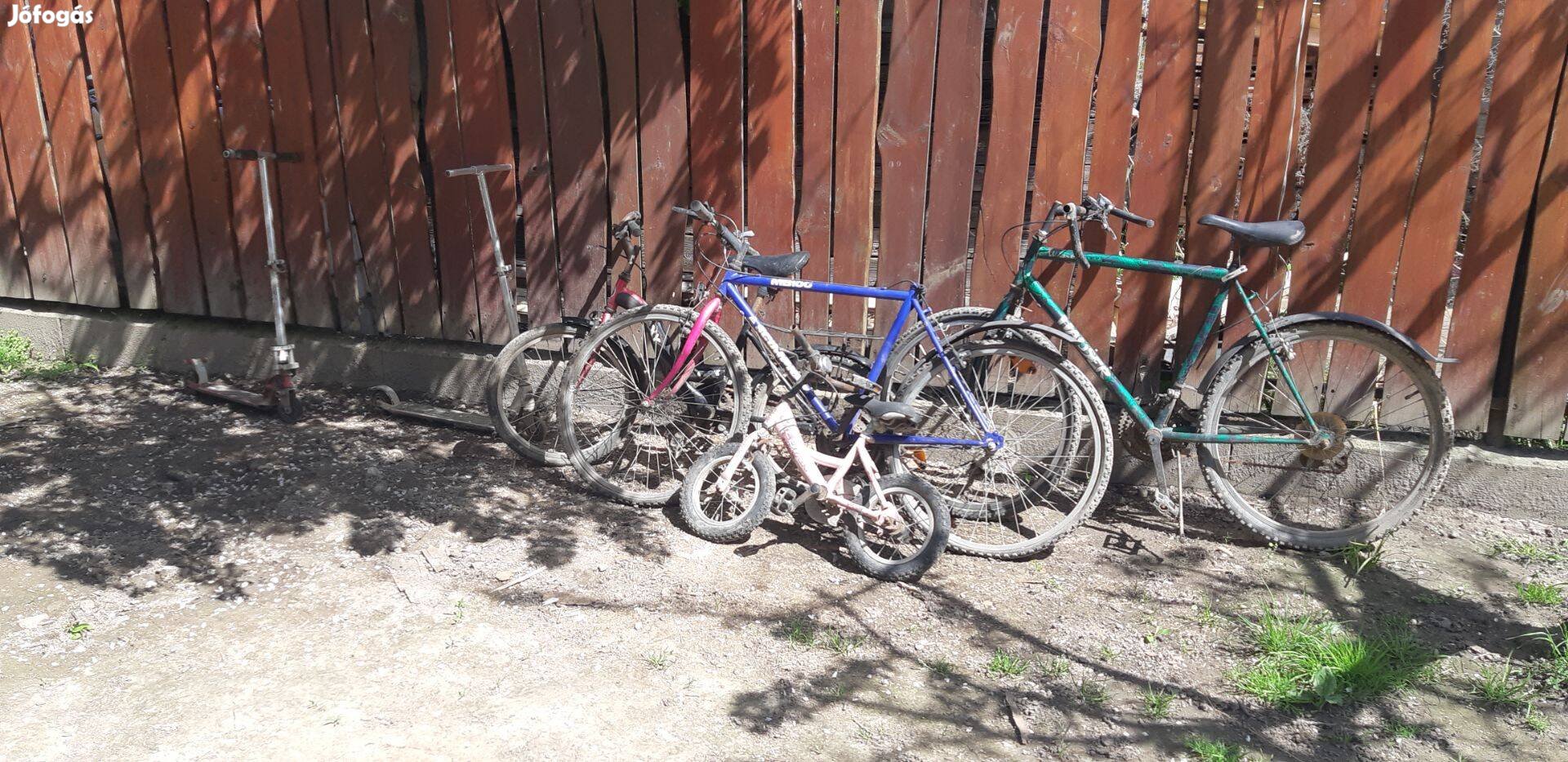 Használt, javításra szoruló biciklik/roller eladó.Az összes ára 35000