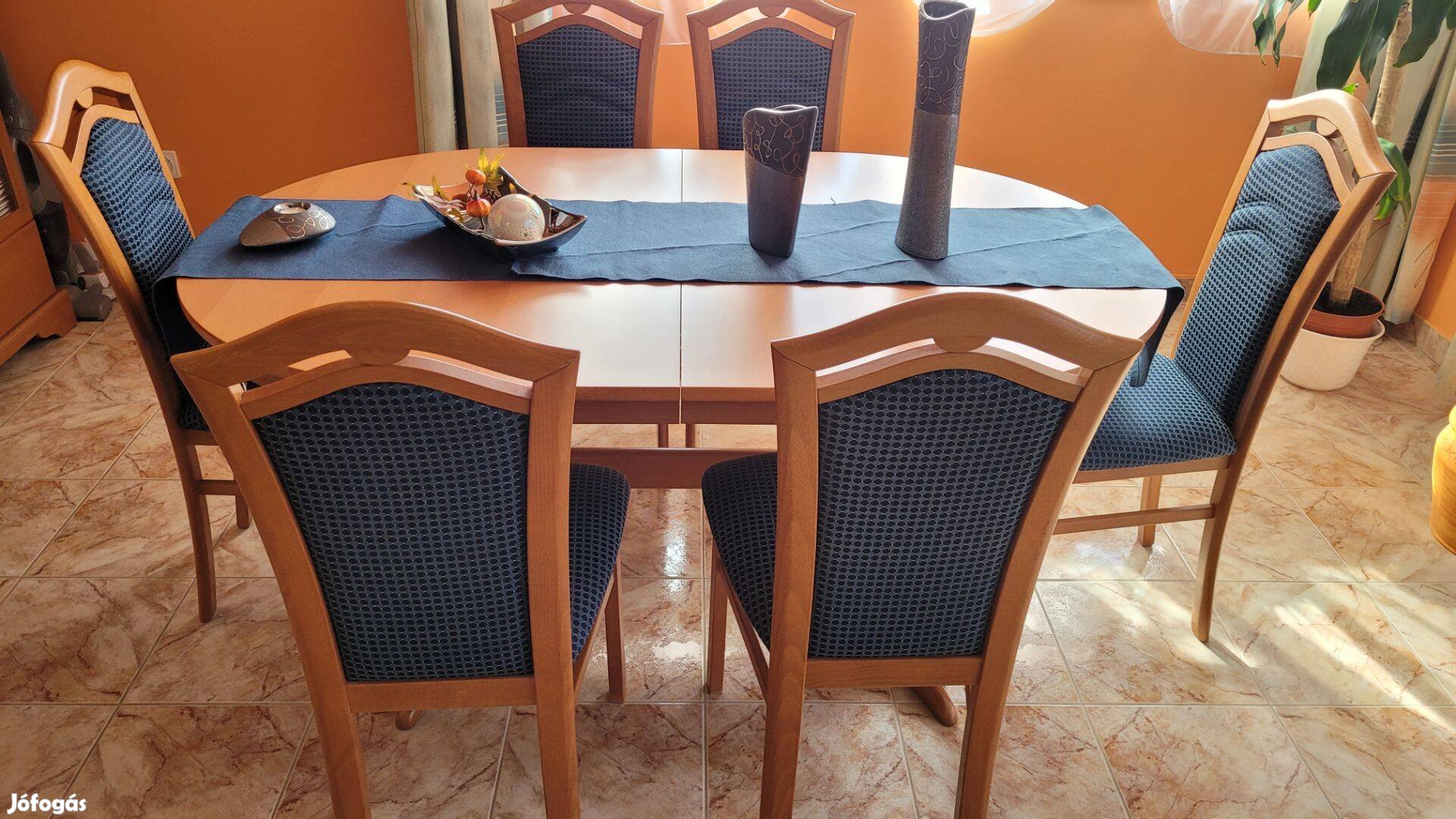 Használt, jó állapotú kihúzható étkezőasztal 6db székkel