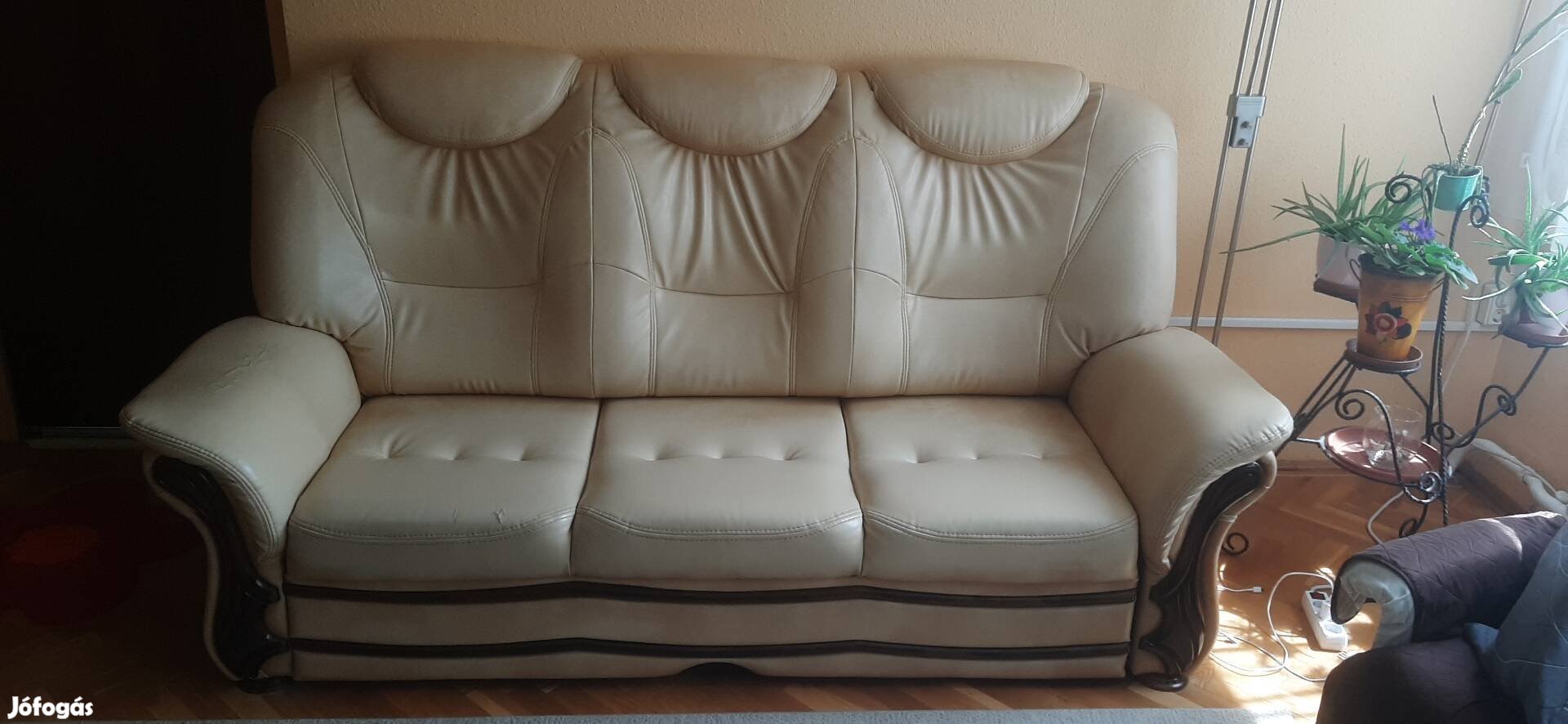 Használt ágyszerkezetes ágyazható kinyitható bőrhatású szövet kanapé 