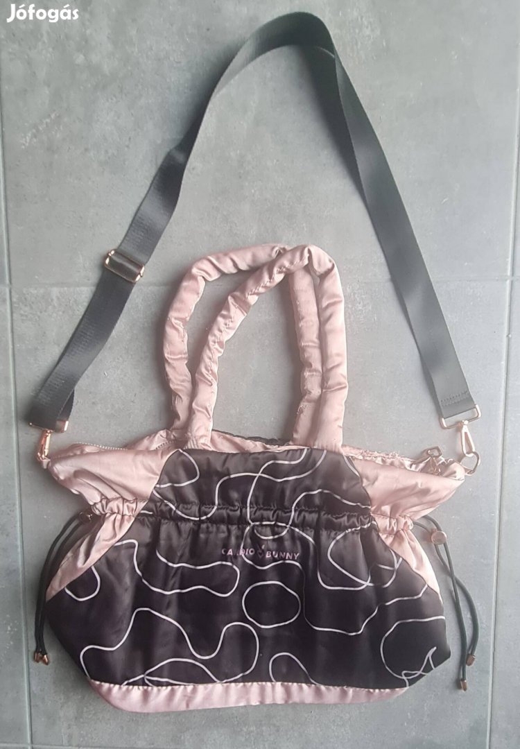 Használt állapotú női táska (kb 40x30 cm) 