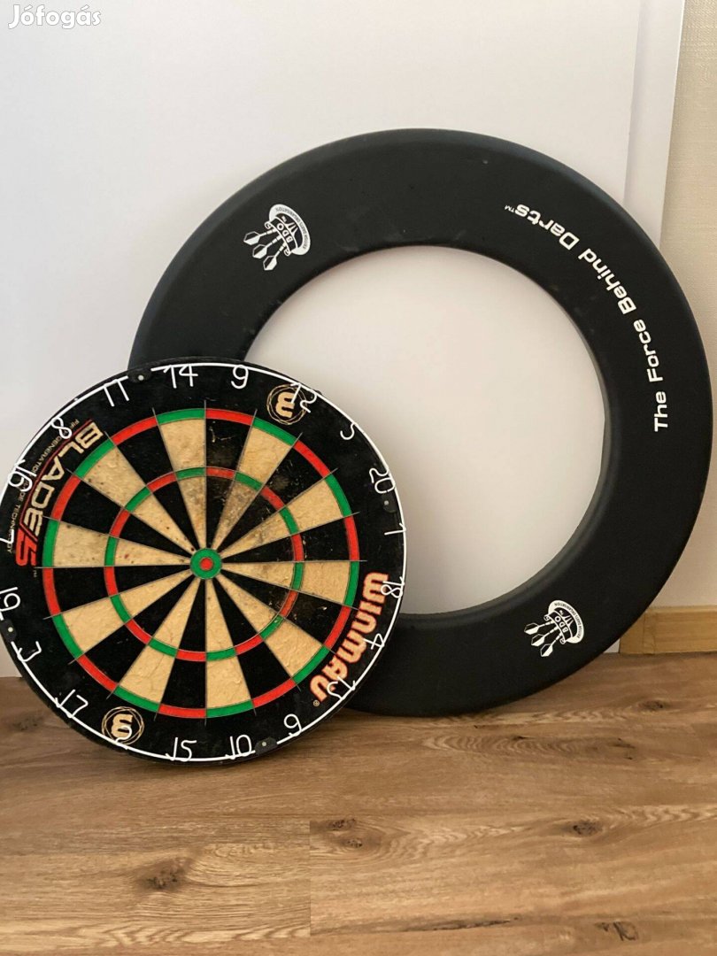 Használt darts tábla és falvédő eladó