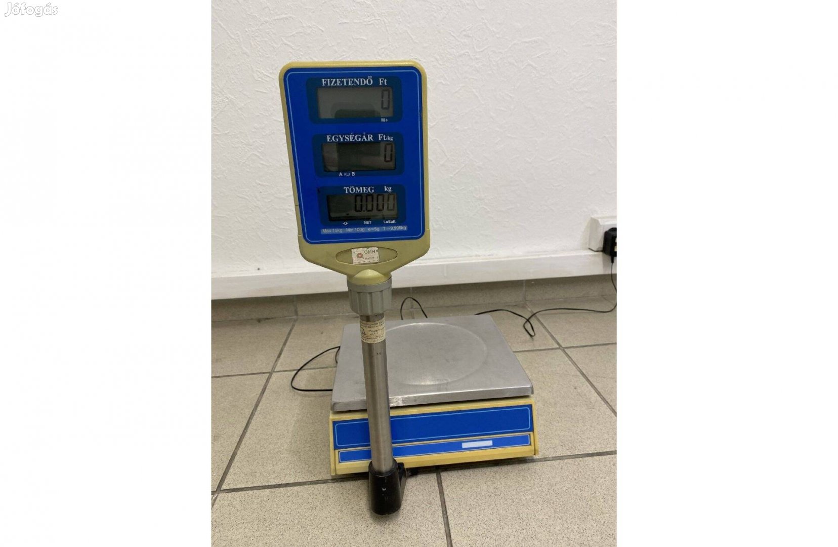 Használt digitális mérleg 15kg-os méréshatárral, lejárt hitelsítésű