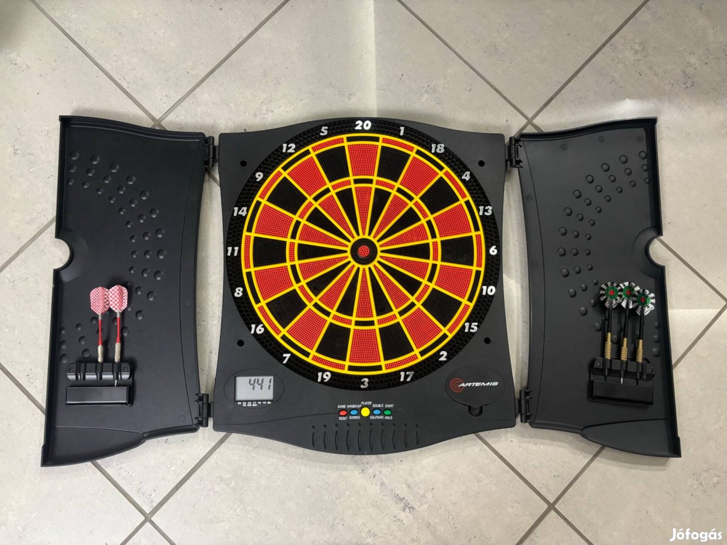 Használt elemes darts tábla