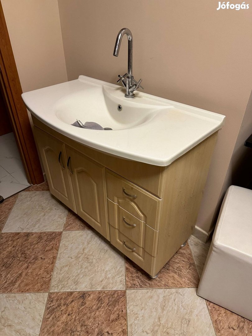 Használt fürdőszoba bútor