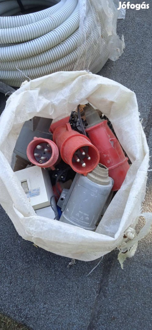 Használt gégecső,ipari elektromos csatlakozó háromfázisú dugvillák