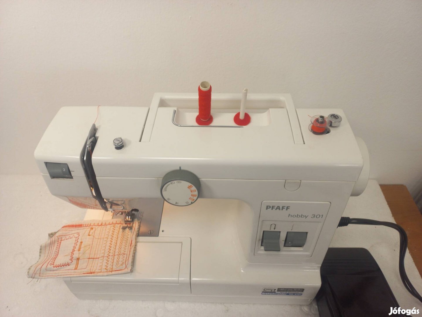 Használt háztartási varrógép eladó.