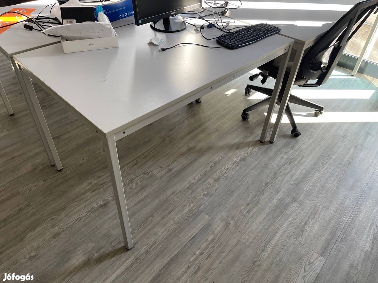 Használt irodai asztal