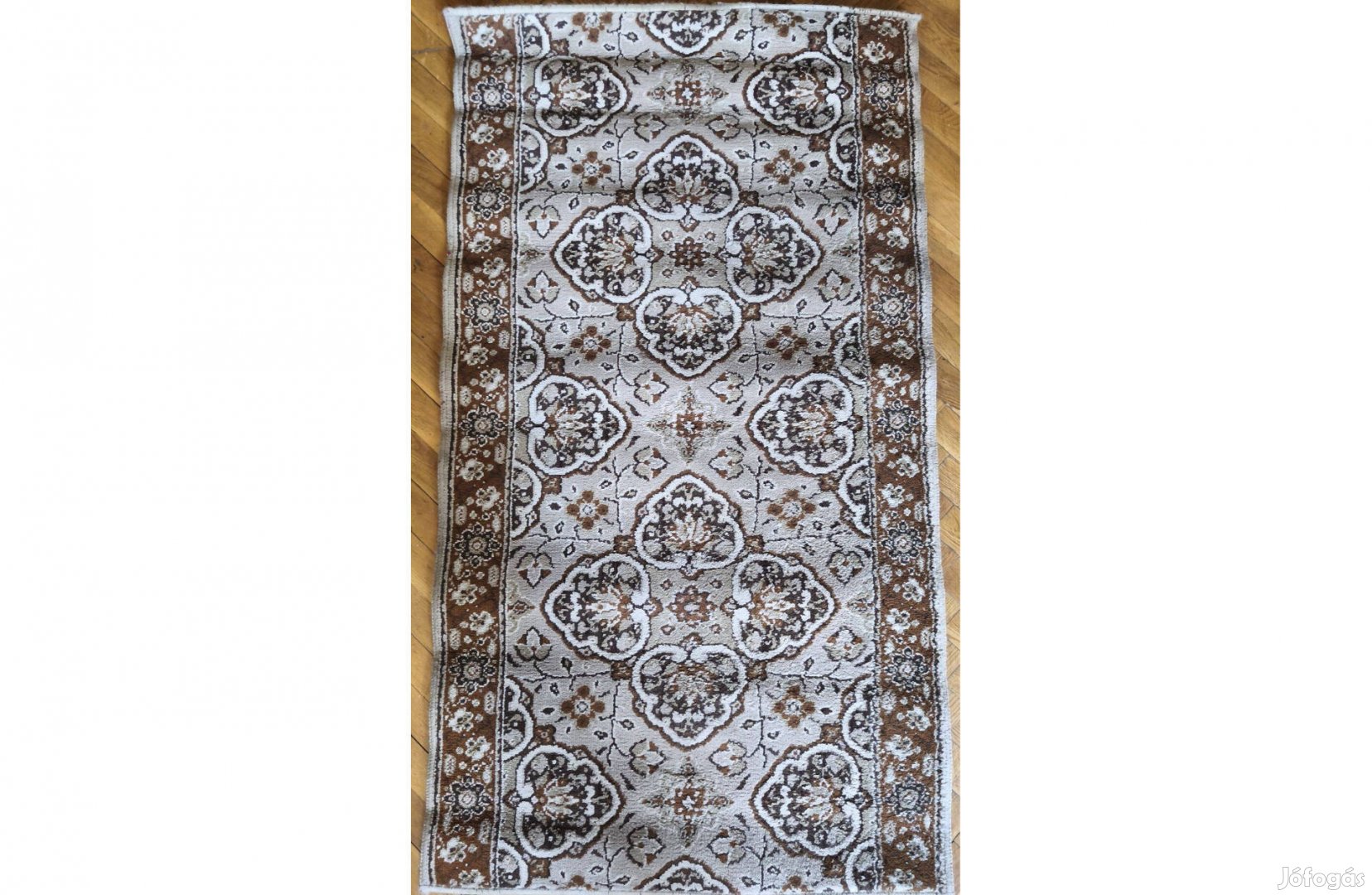 Használt,jó állapotú szőnyeg