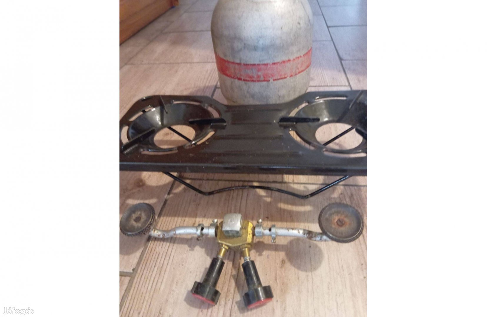Használt két égőfejes kempingfőző gázpalackkal (2kg) 6900 Ft Bp. 3. ke
