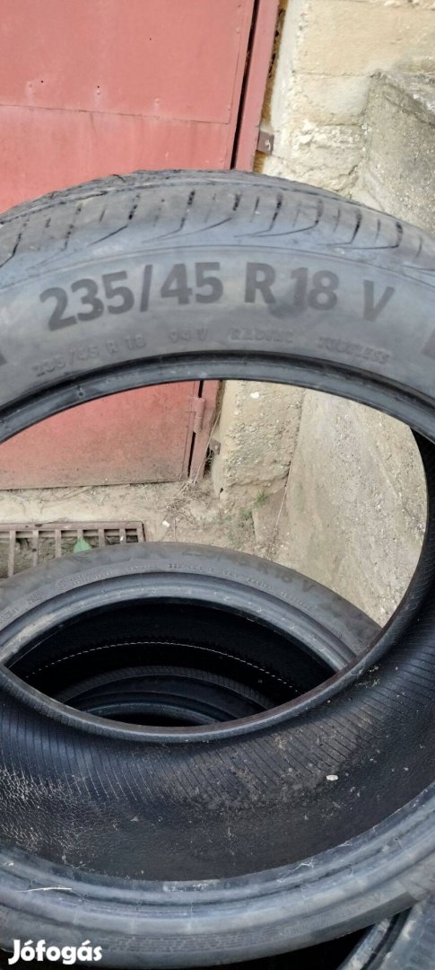 Használt nyári gumi eladó 235/45 R18