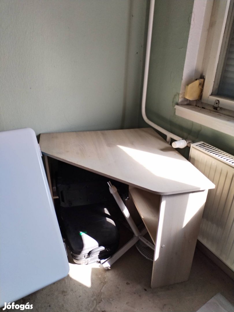 Használt sarokasztal