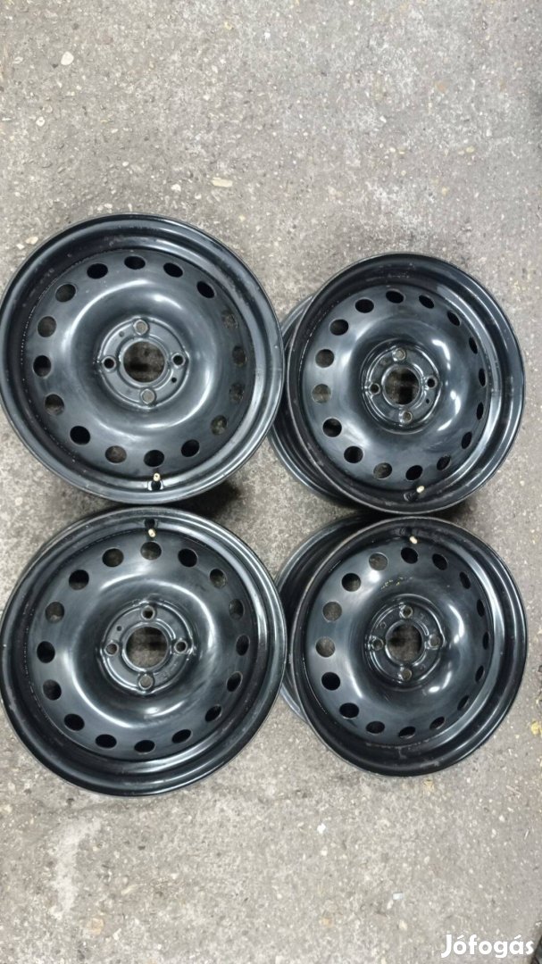 Használt szép állapotú 15 colos 4x100 lyukosztású Nissan/Renault acél