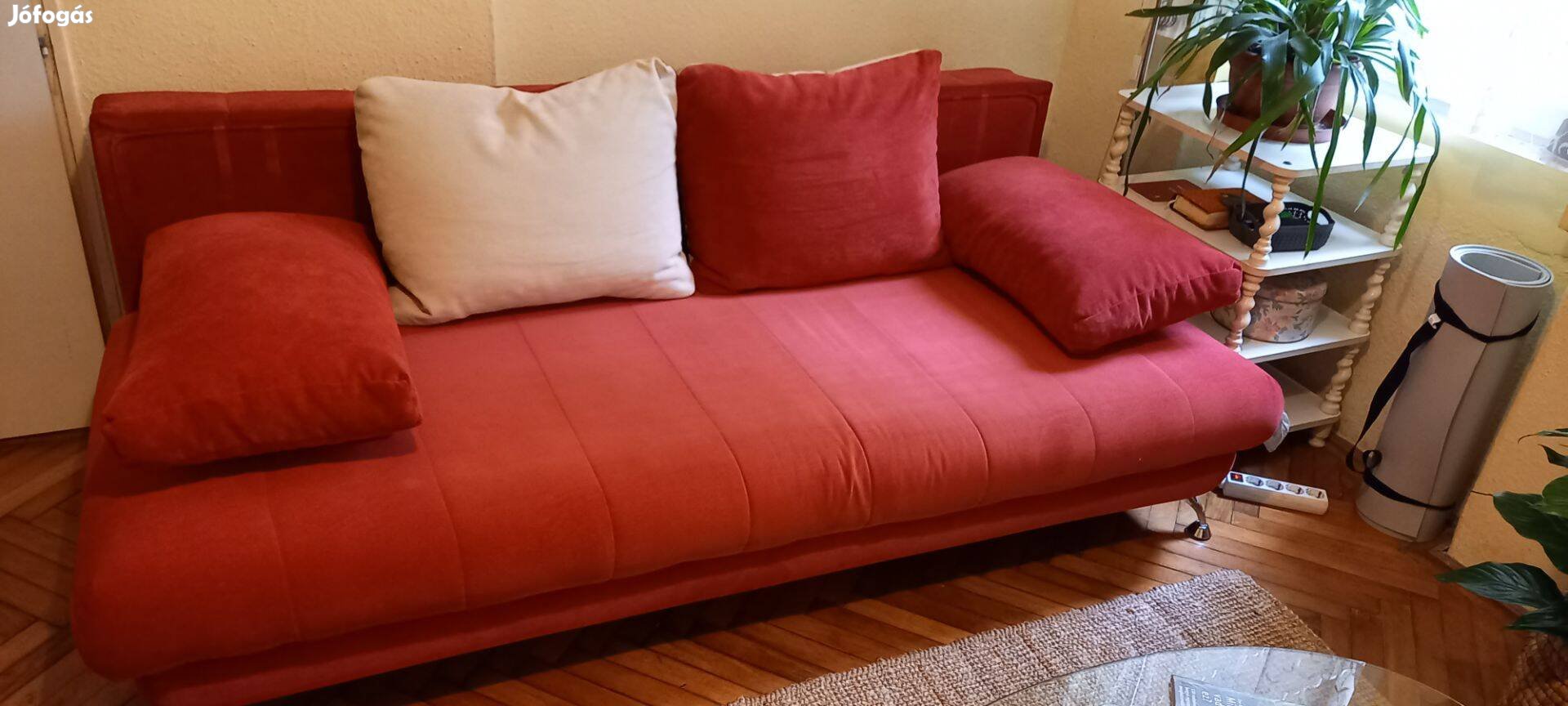 Használt szétnyithatós kanapé eladó