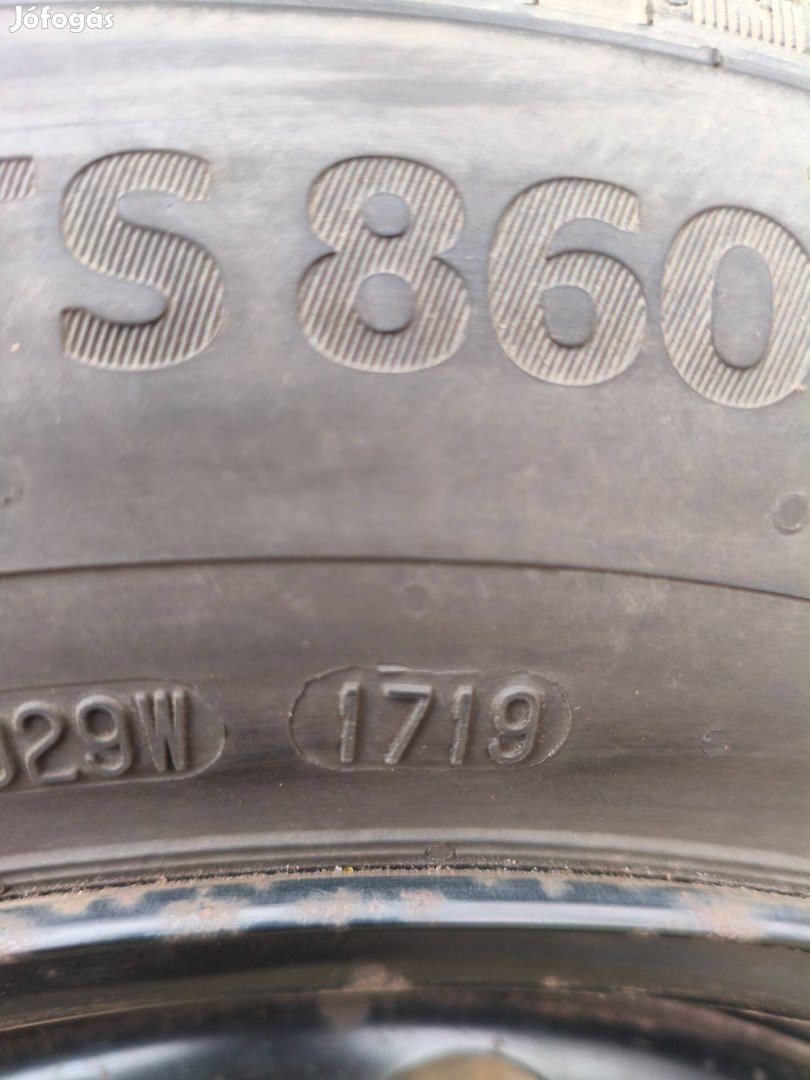 Használt téligumi felnire szerelve eladó