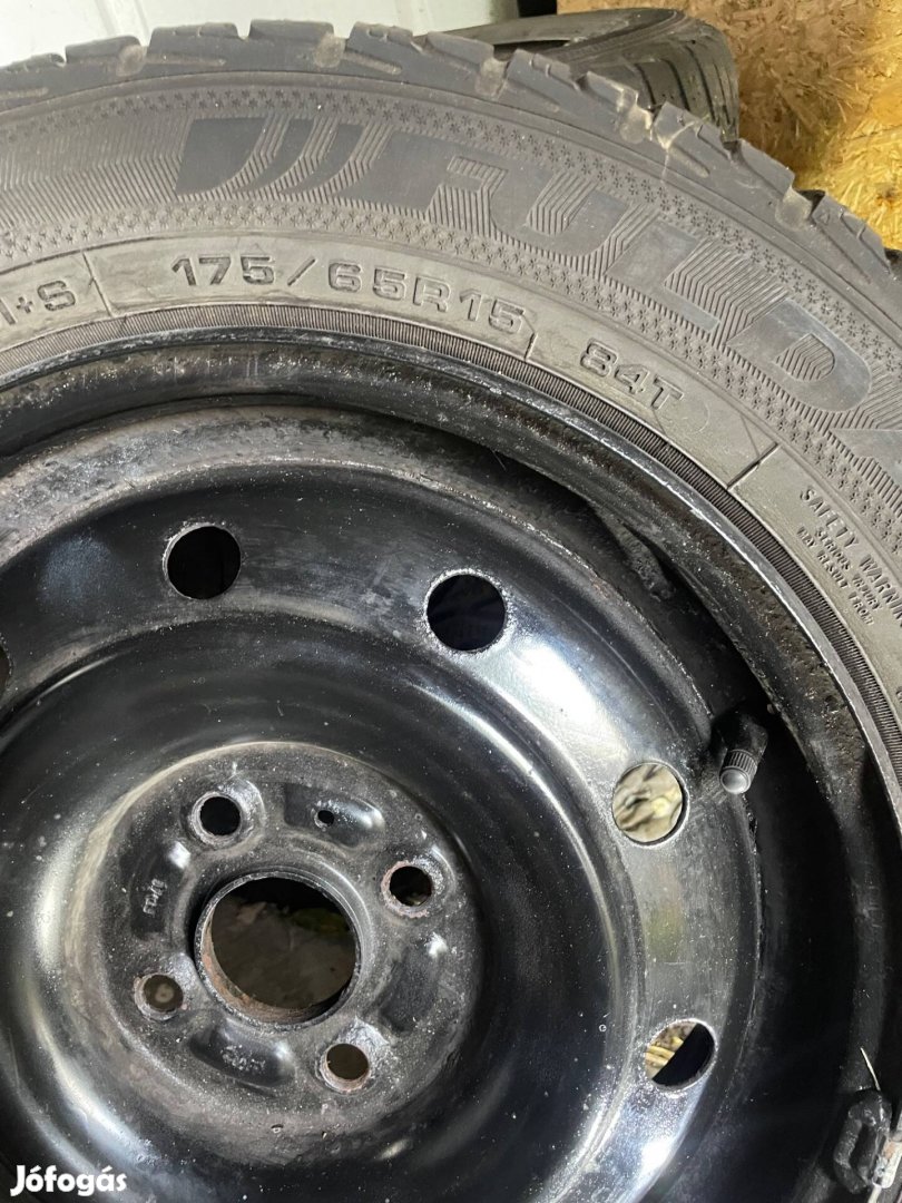 Használt téligumi szett 175/65 R15