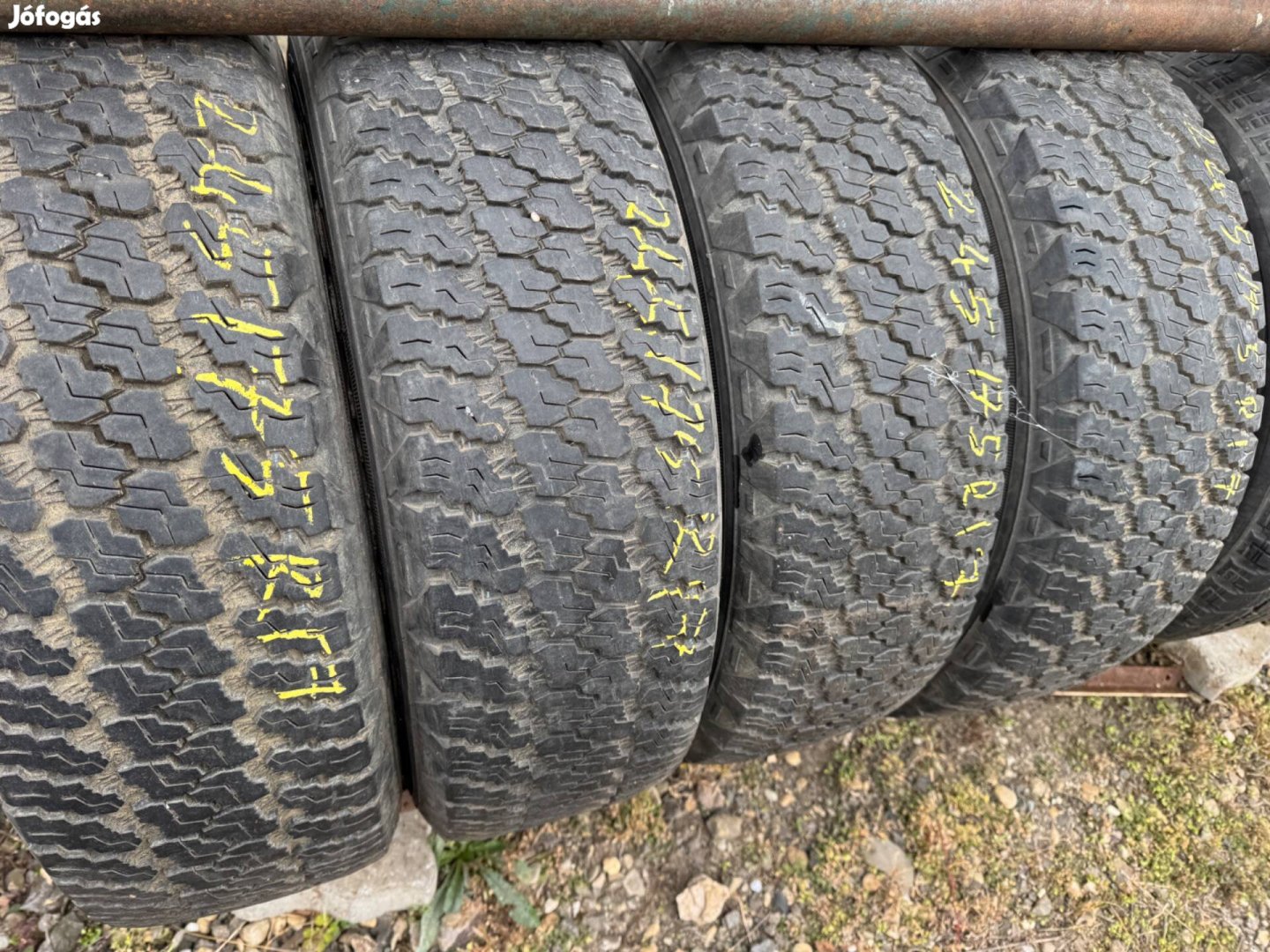 Használt terepjáró gumi 245/75 R 17 Good Year