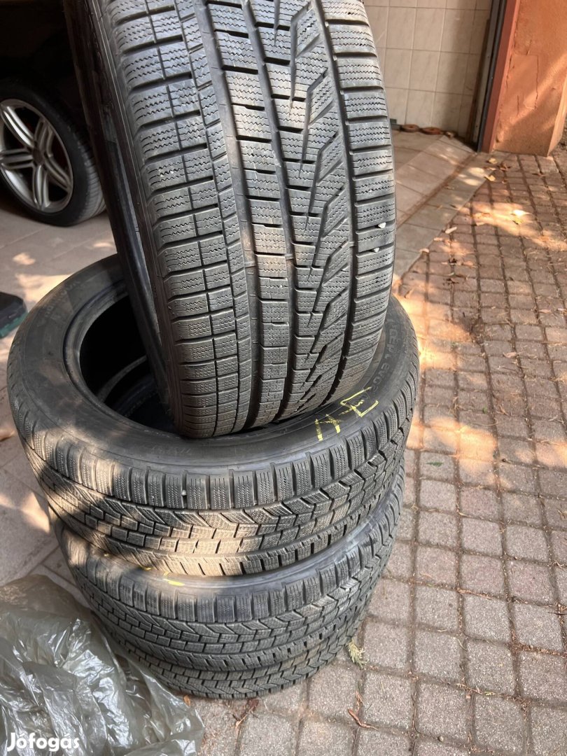 Használt újszerű téligumi.Hankook 255/45/19