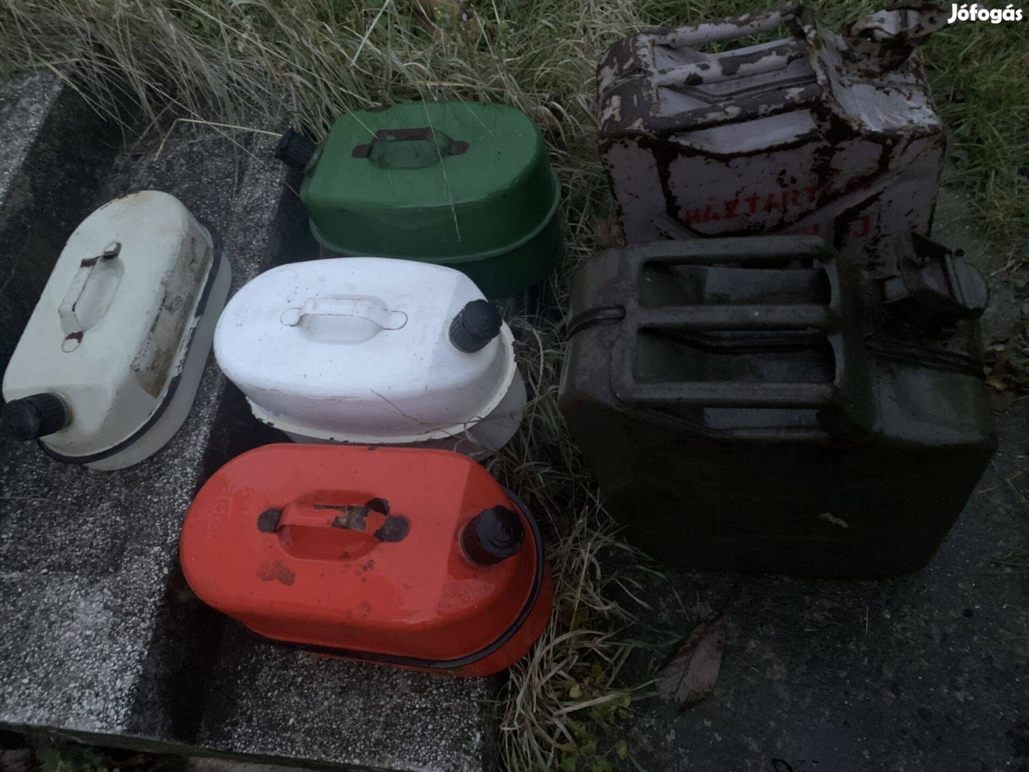 Hat darab benzines kanna