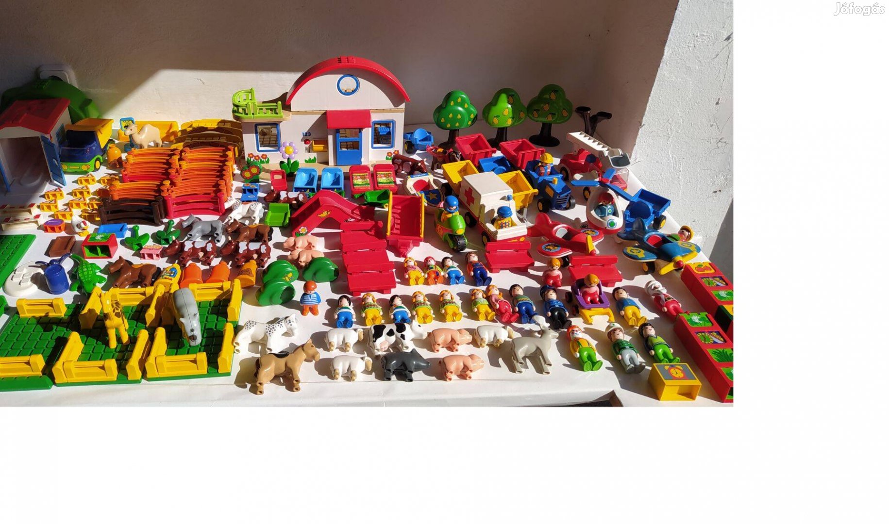 Hatalmas Playmobil 123 csomag elemes családi házzal, rengeteg állattal