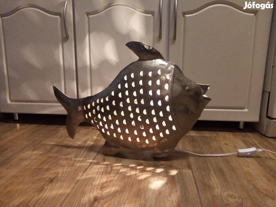 Hatalmas, világító fém hal. 52 x 40 cm. " horgászlámpa "
