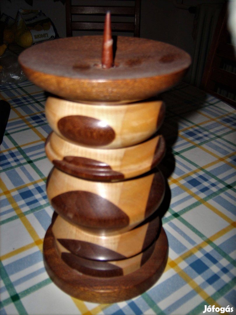 Hatalmas különleges gyertyatartó, több színű fából, hibátlan