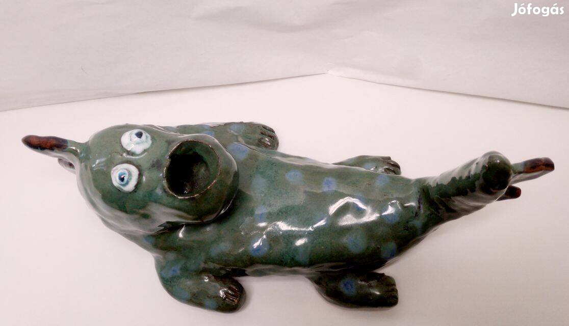 Hátán fekvő sárkány szörnyike. Kerámia gyertyatartó Steffi