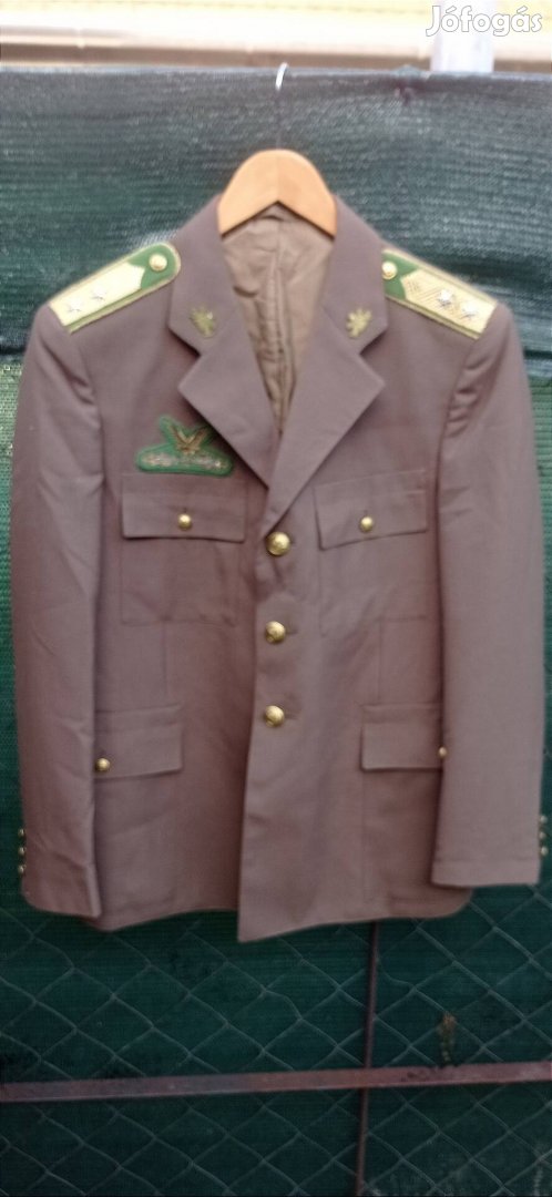 Határőr zakók eladóak. 10000db.