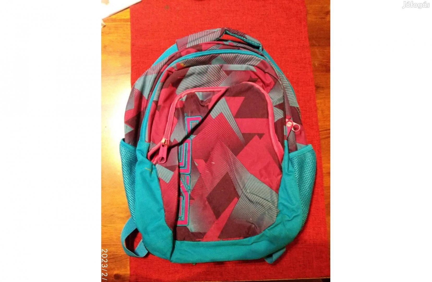 Hátizsák Iskola Táska Iskolatáska Első Képek Sok mást is