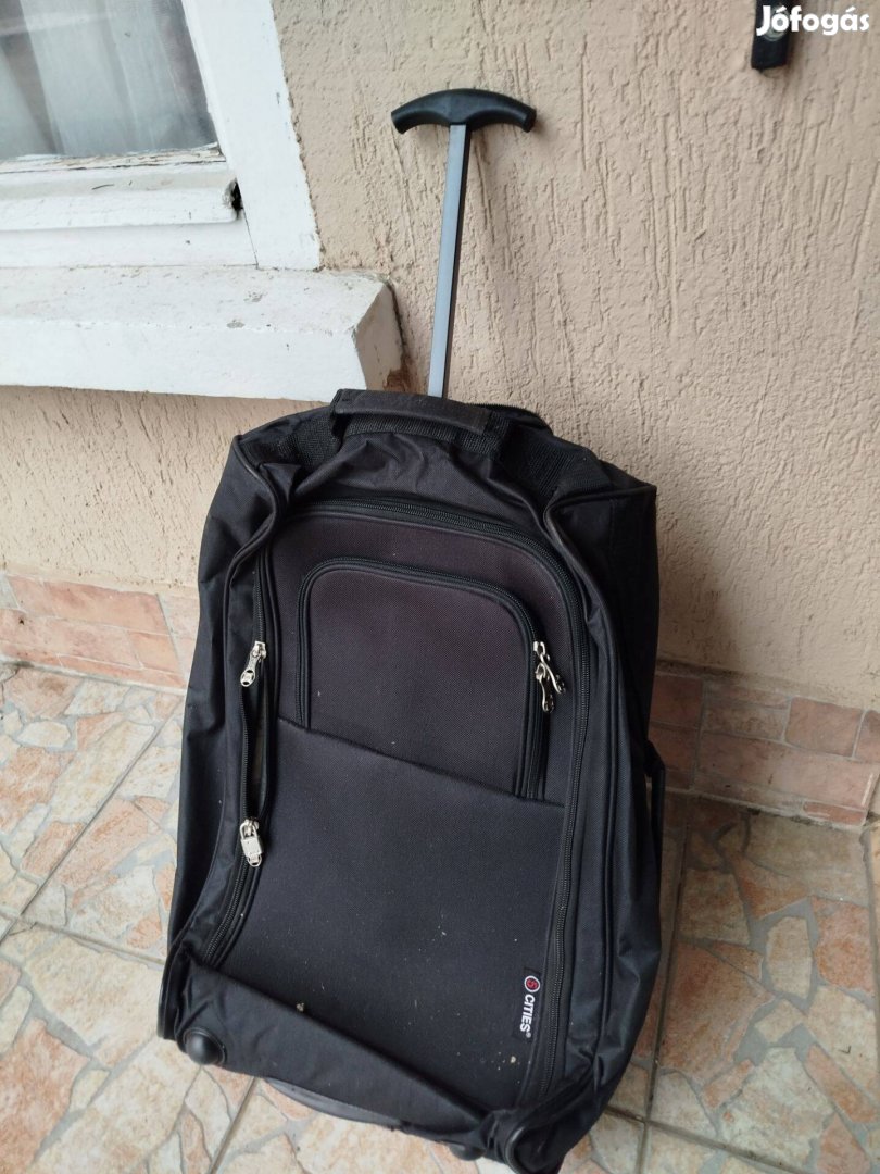 Hátizsákos, kerekes táska