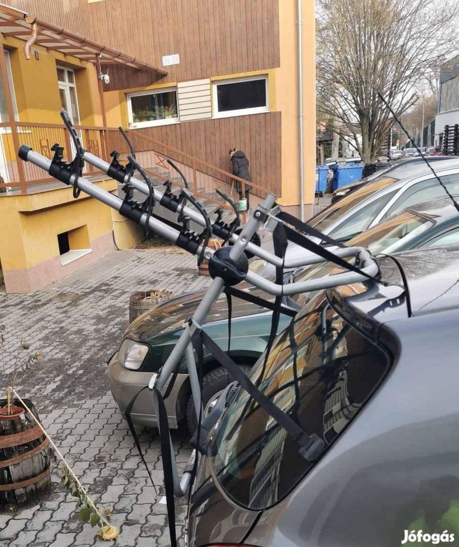 Hátsó ajtóra szerelhető kerékpártartó