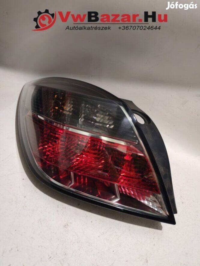 Hátsó lámpa Opel Astra H 3 ajtós bal 13252443