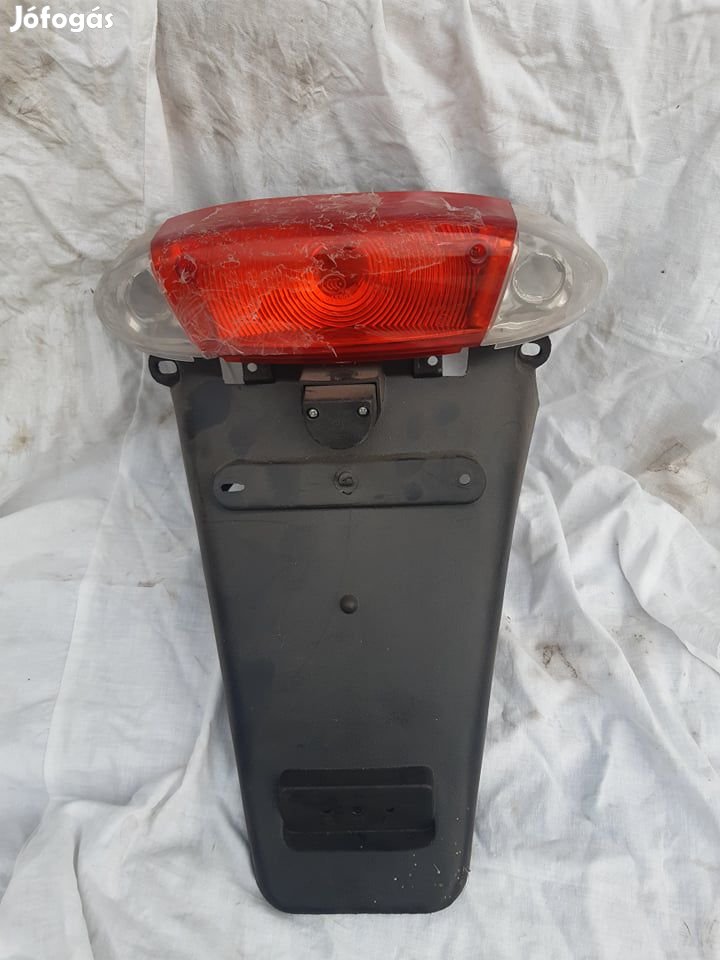 Hátsó lámpa sárvédővel Kínai gy6 robogókra