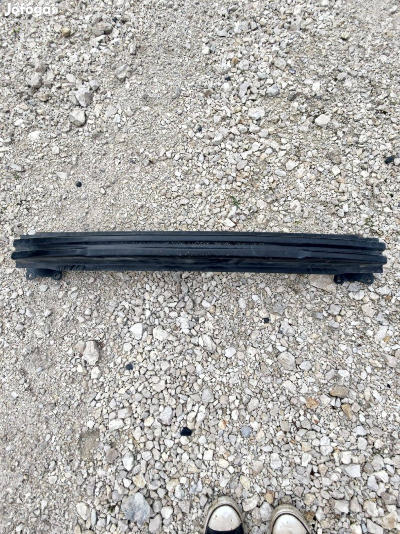 Hátsó lökhárító merevítő VW Golf 6