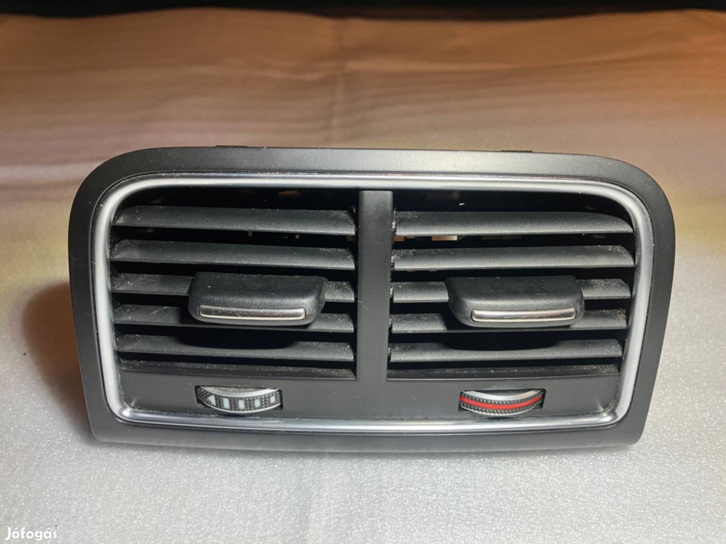 Hátsó szellőző rács (világítós, hőfokszabályzós) 8K0819203Jwvf Audi