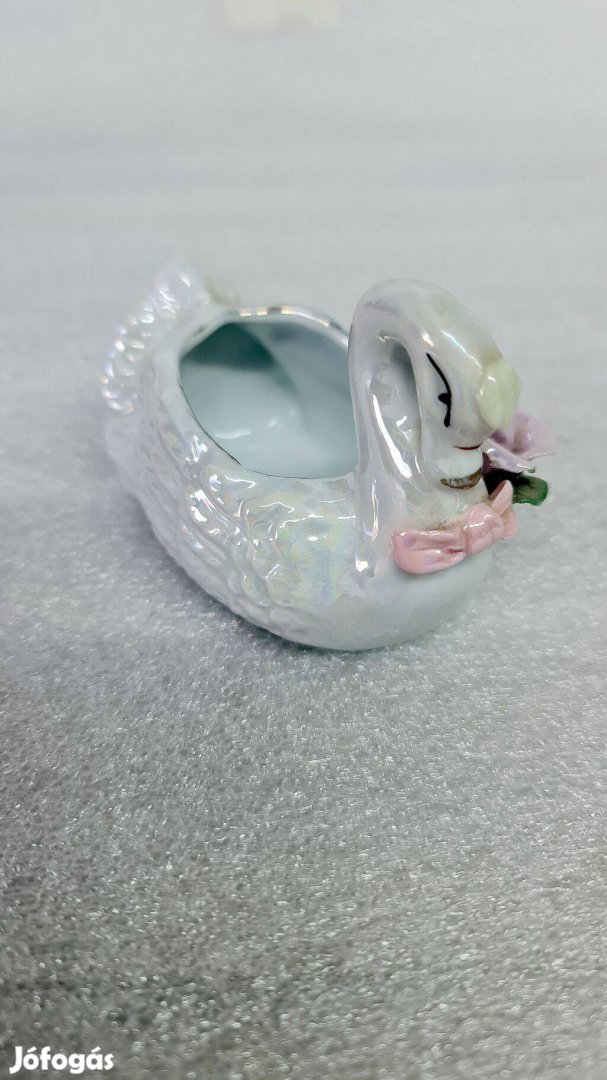 Hattyú gyöngyházfényű porcelán eladó