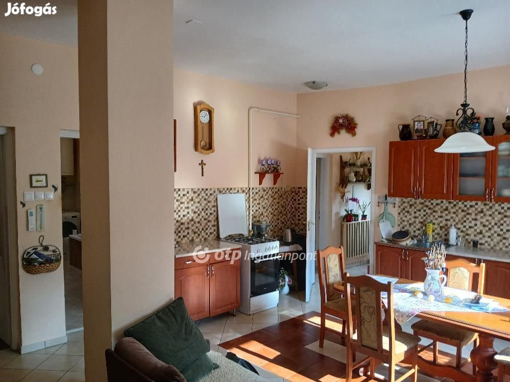 Hatvani 107 nm-es ház eladó