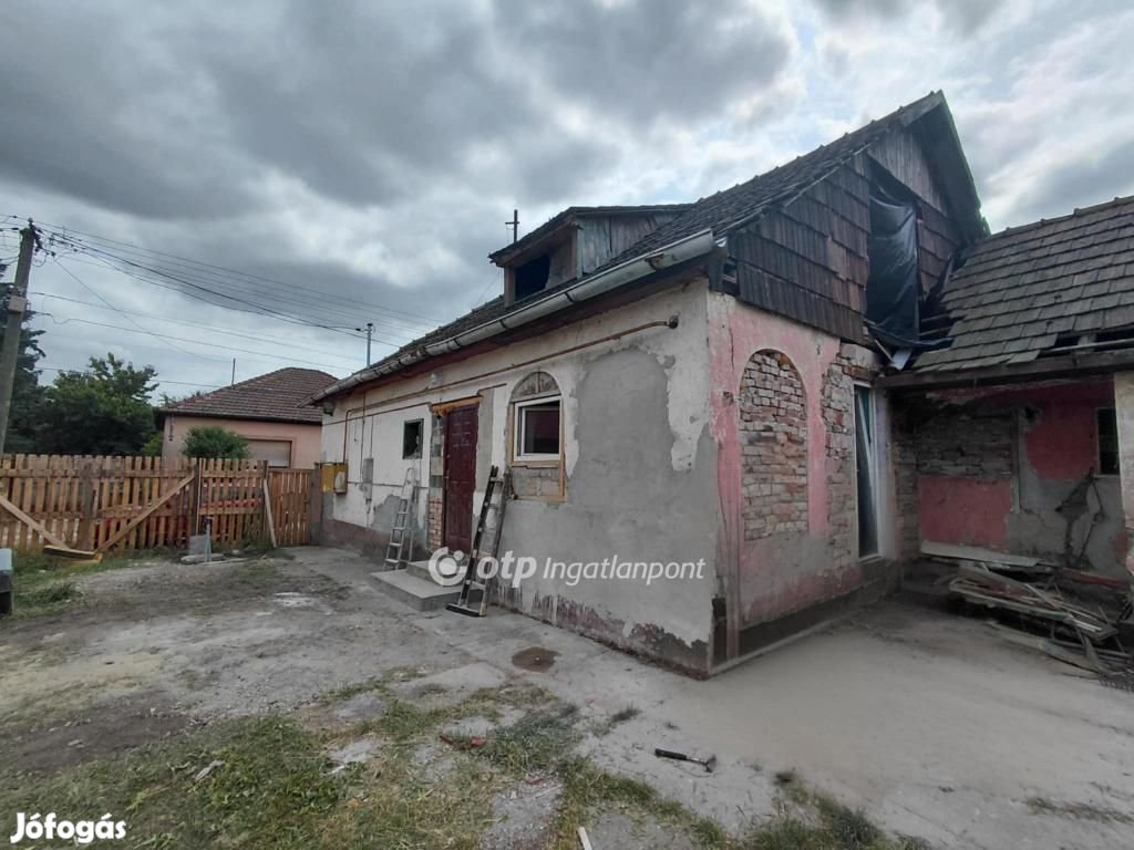 Hatvani 69 nm-es ház eladó