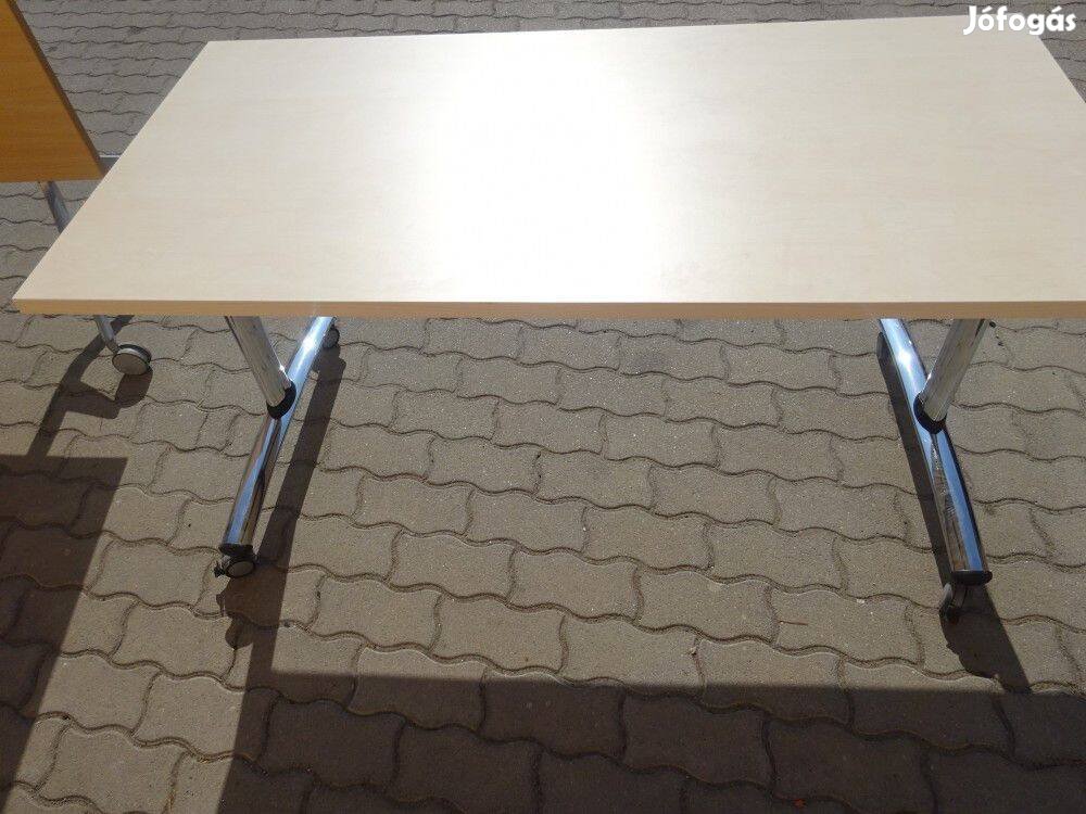 Haworth íróasztal, gurulós, fel-lehajtható, juhar színű, 70x140cm