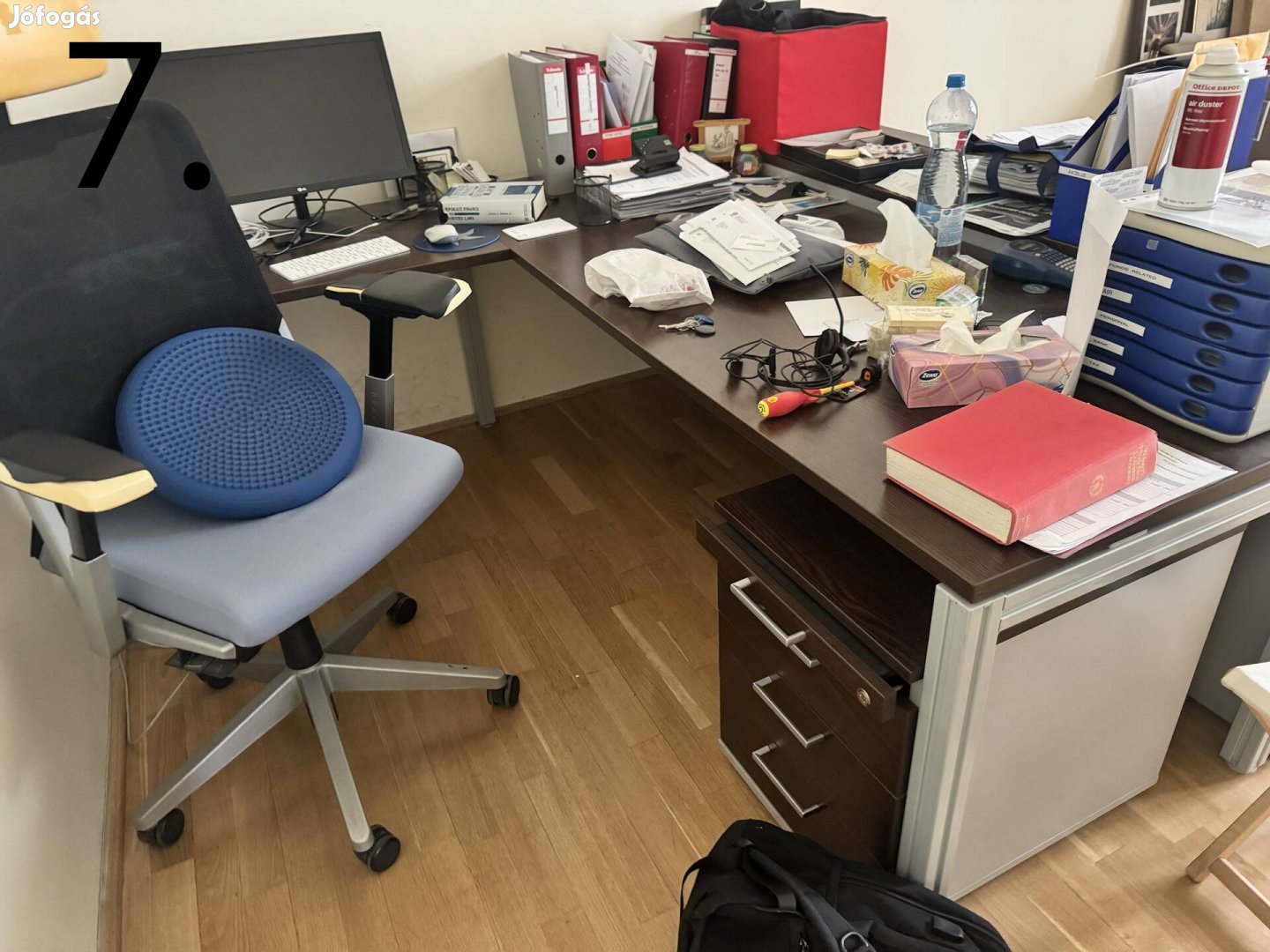 Haworth prémium íróasztalok és fiókos irodakonténerek