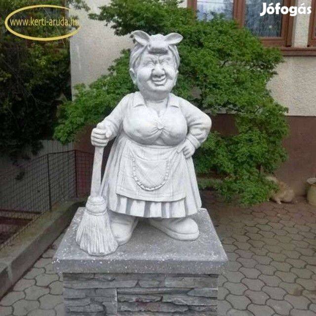Háziasszony karikatúra kültéri szobor