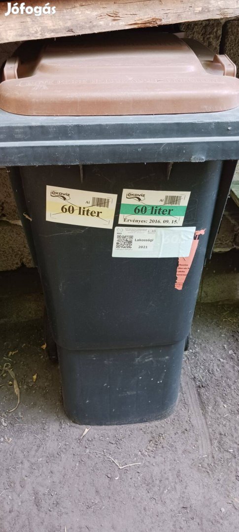 Haztartasi hulladékgyűjtő kuka