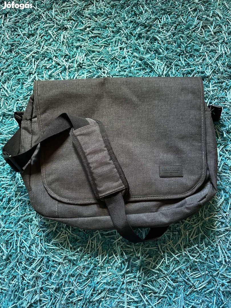 Heavy tools oldaltáska