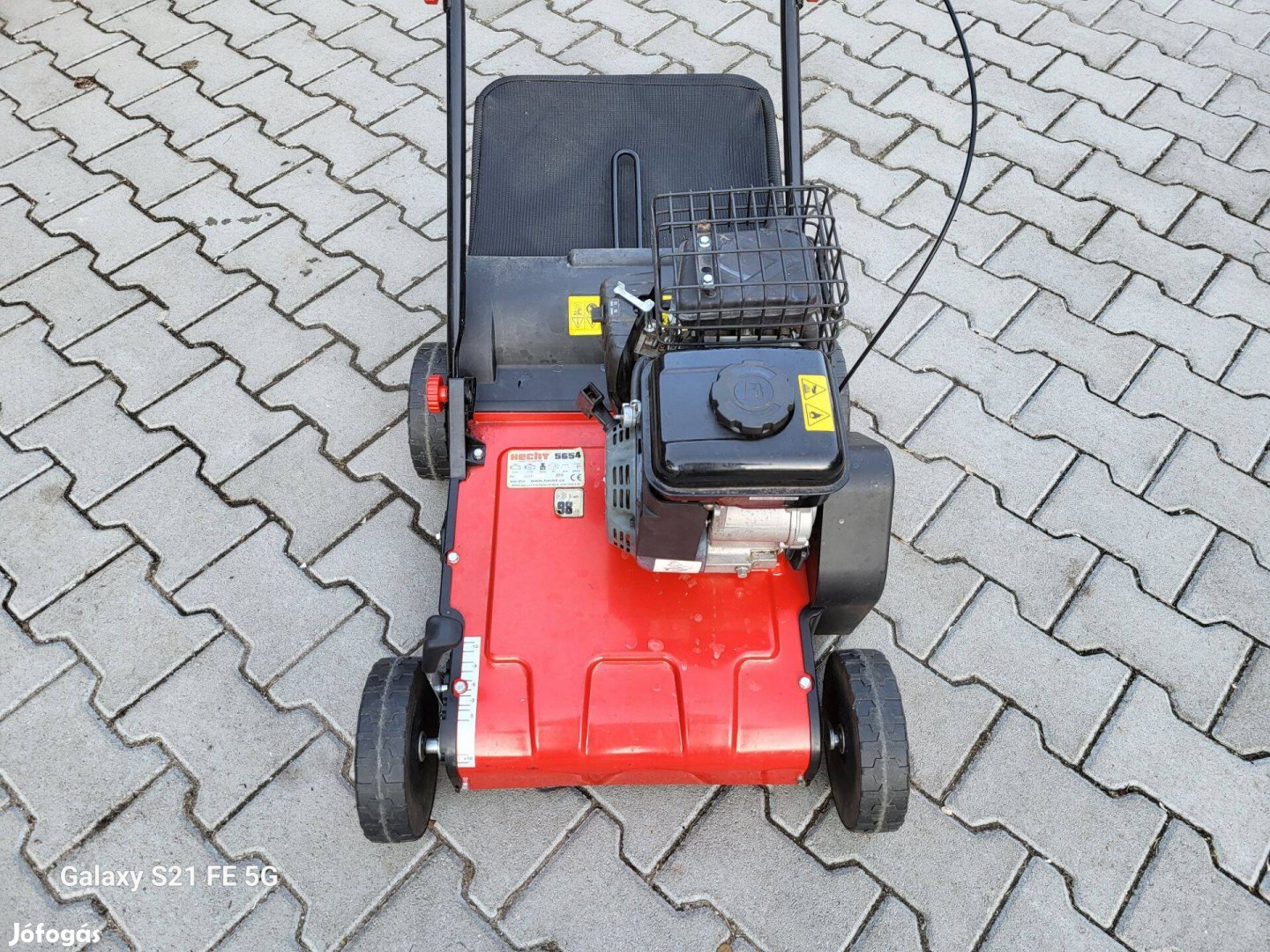 Hecht benzinmotoros - fűgyűjtős - újszerű gyepszellőztető