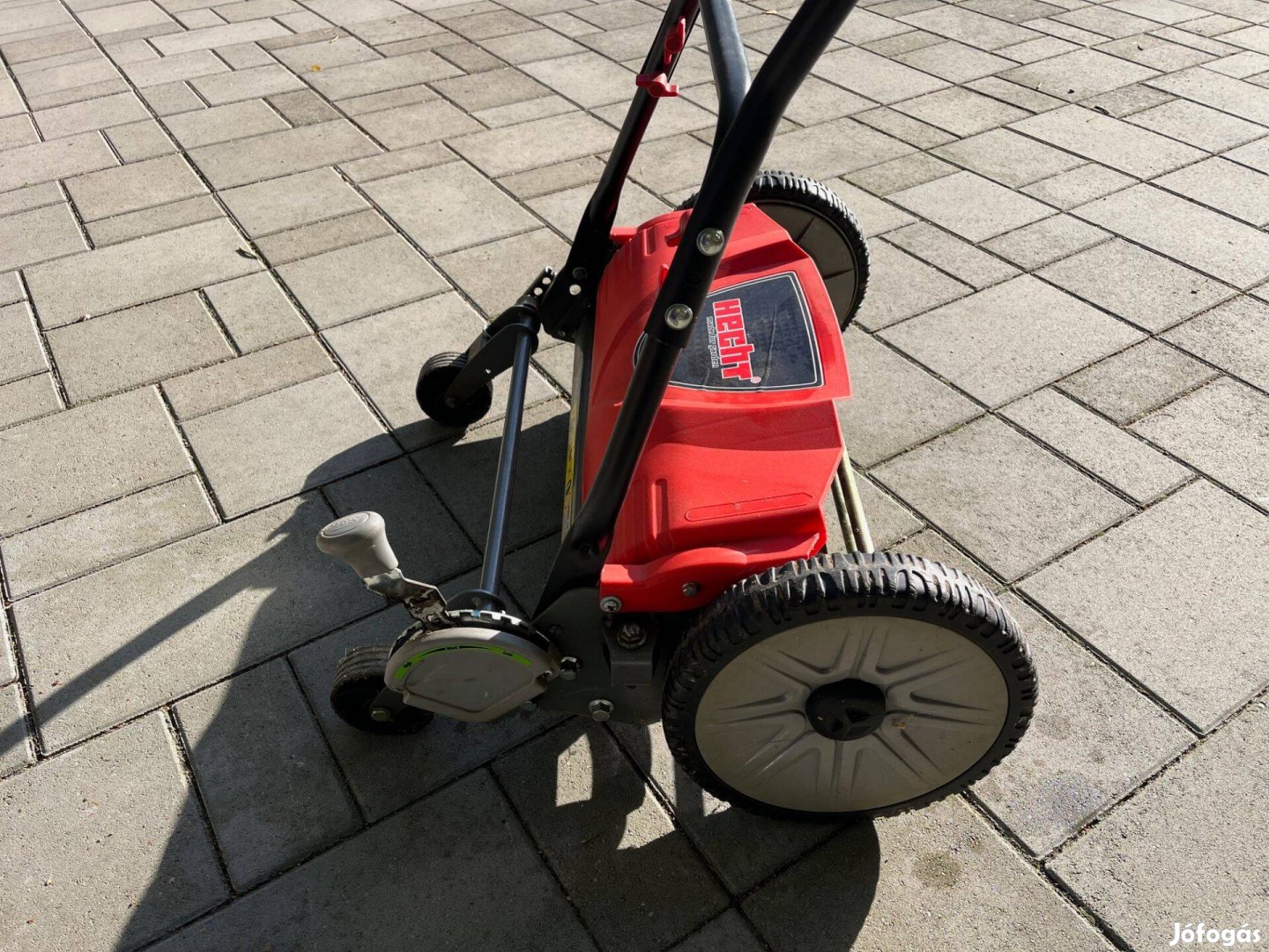 Hecht fűnyíró - forgókéses - nem áramos, nem benzines