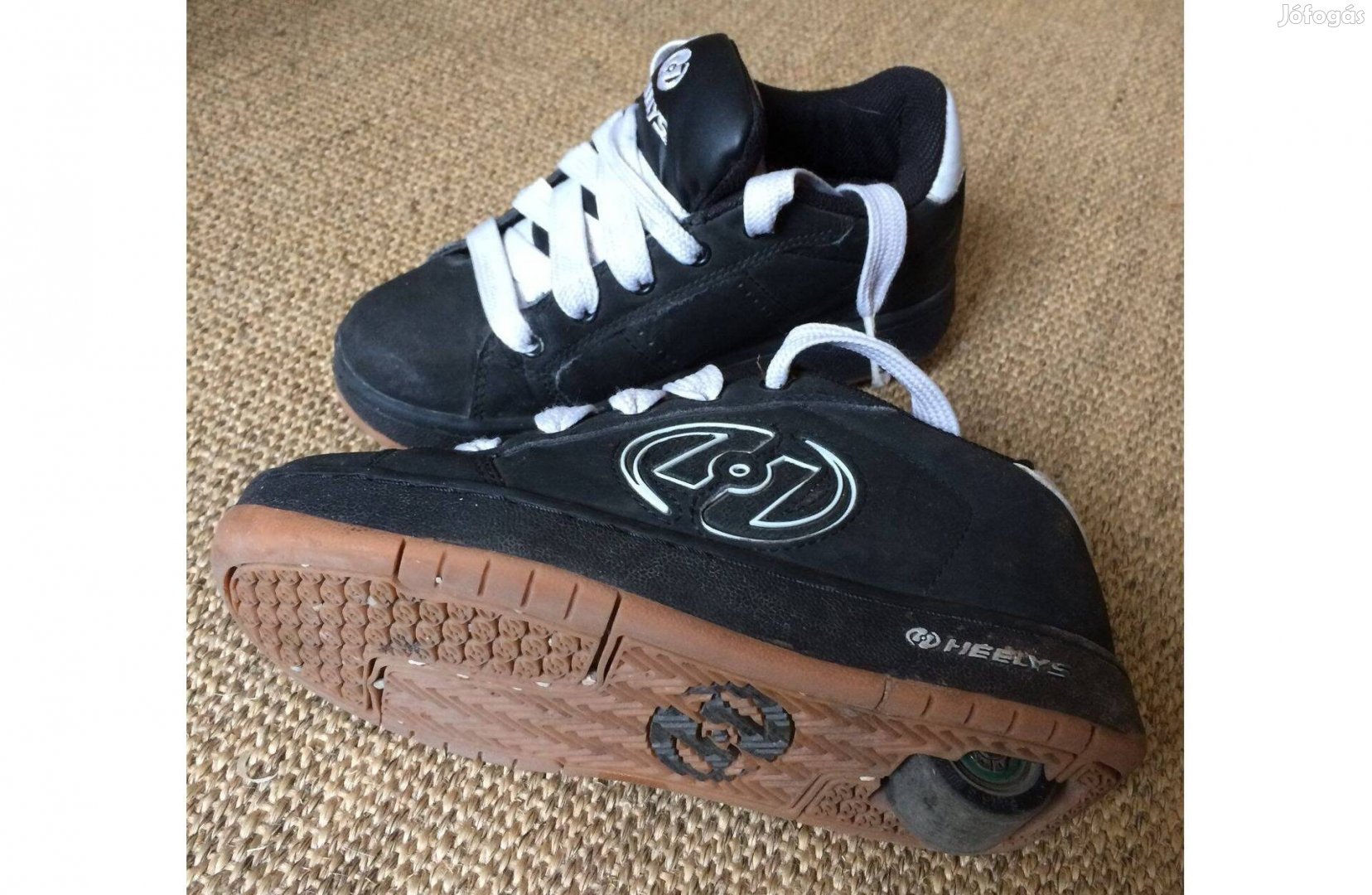 Heelys márkájú (gurulós) 34-es gyerekcipő